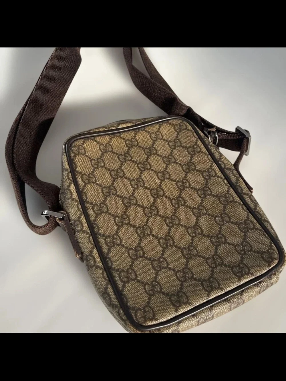 Gucci brown gg